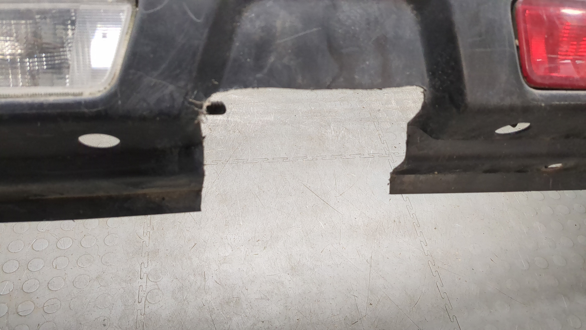 Бампер задний