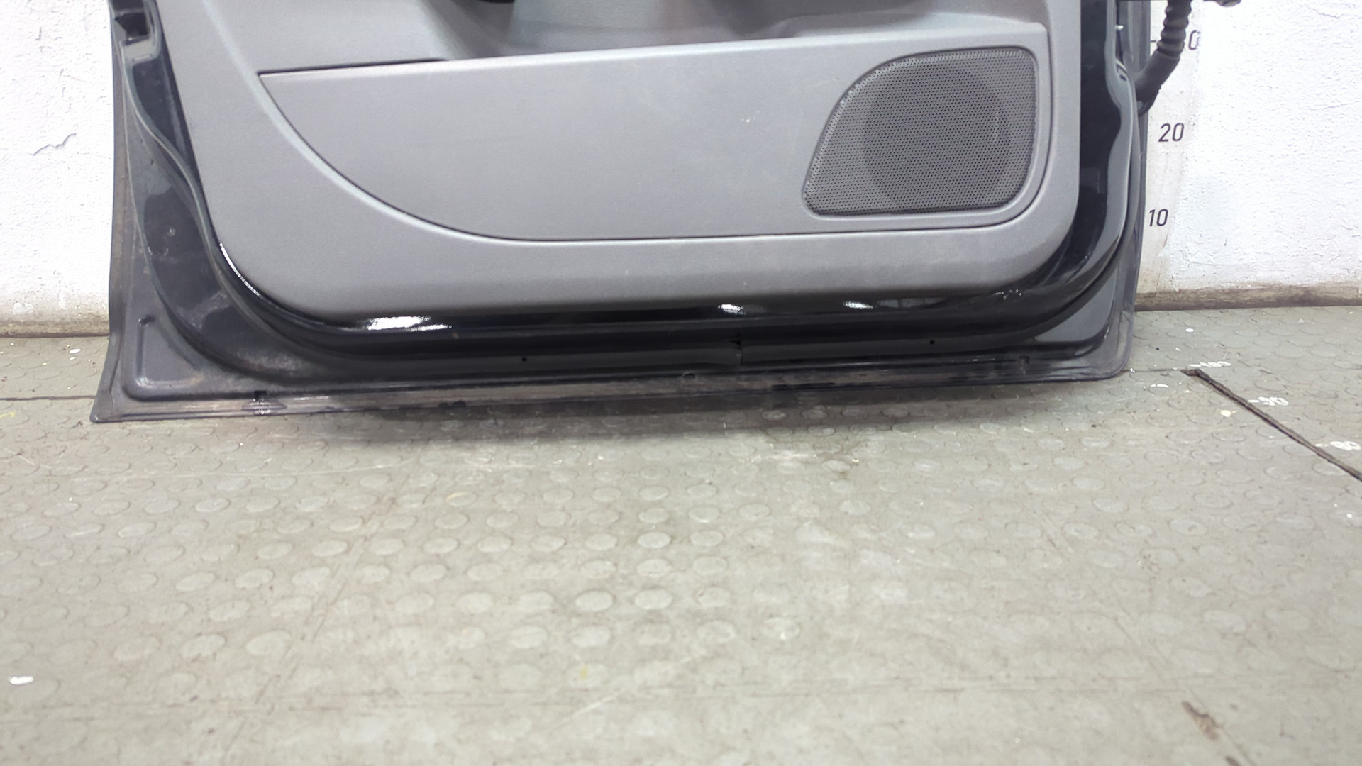 Дверь передняя левая