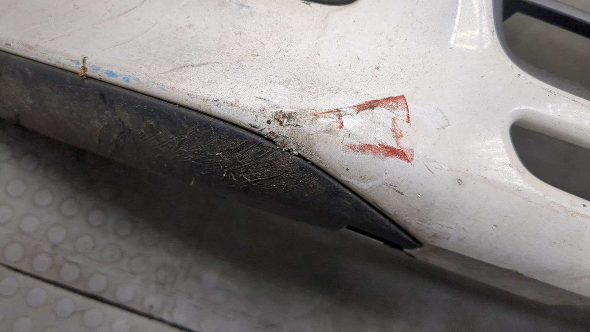 Бампер передний