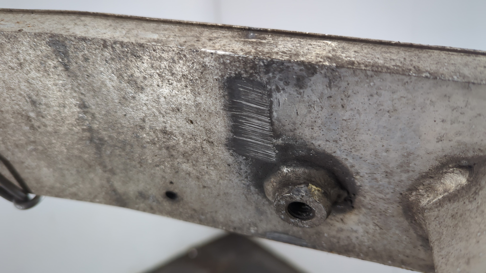 Усилитель переднего бампера