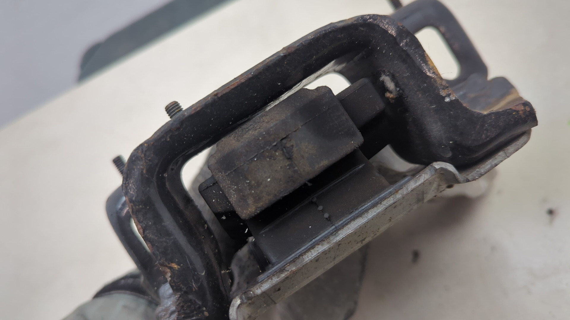 Опора двигателя