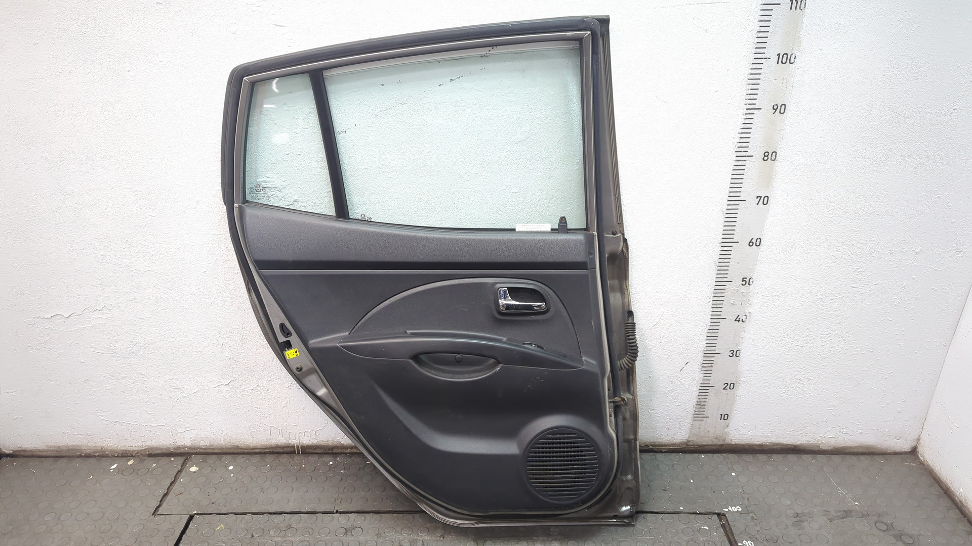 Дверь задняя левая