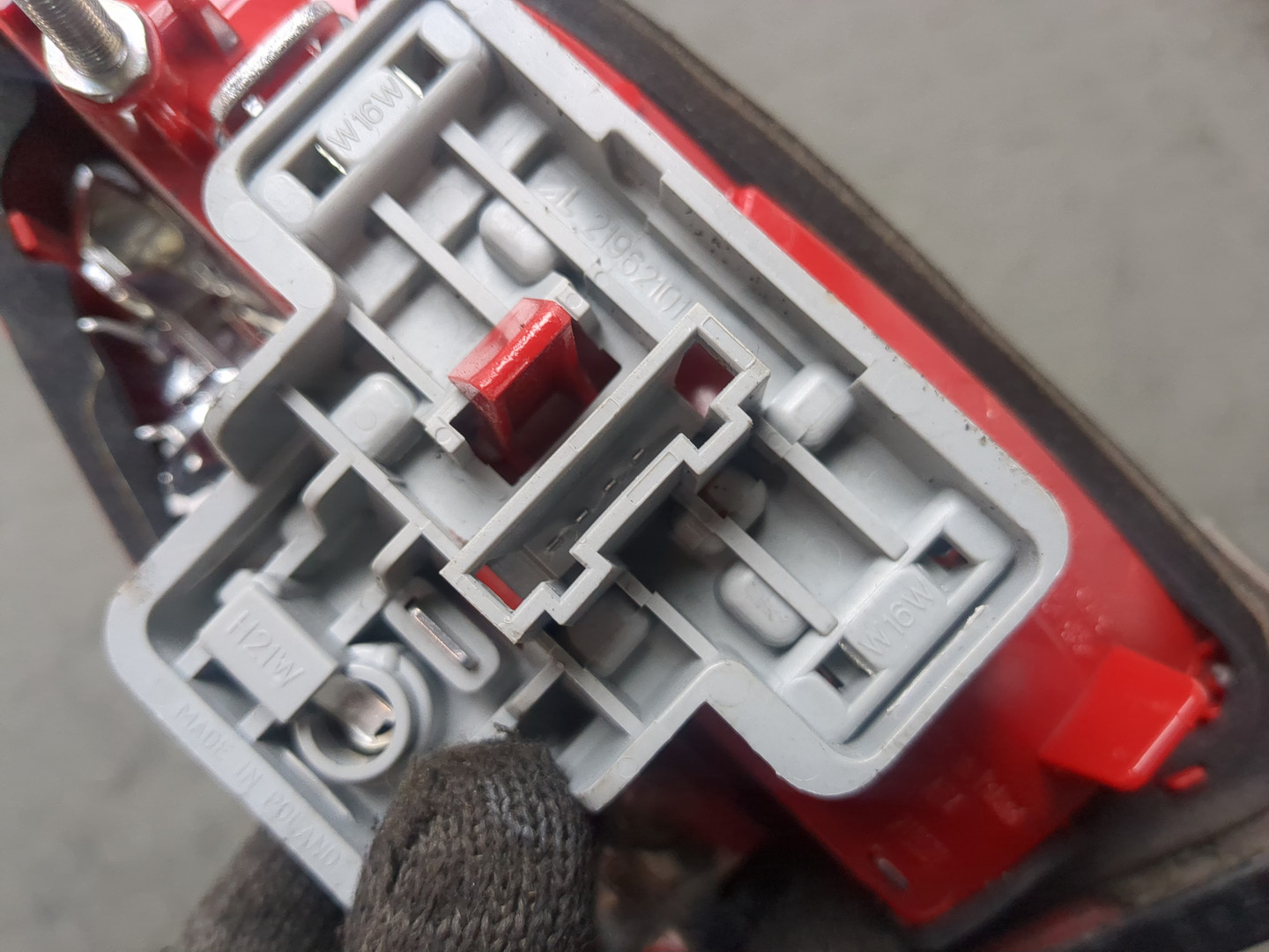 Фонарь задний внутренний левый