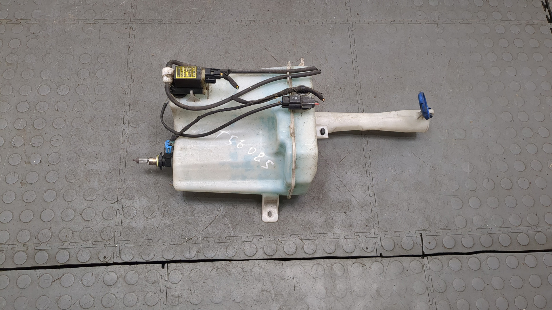 Бачок омывателя лобового стекла