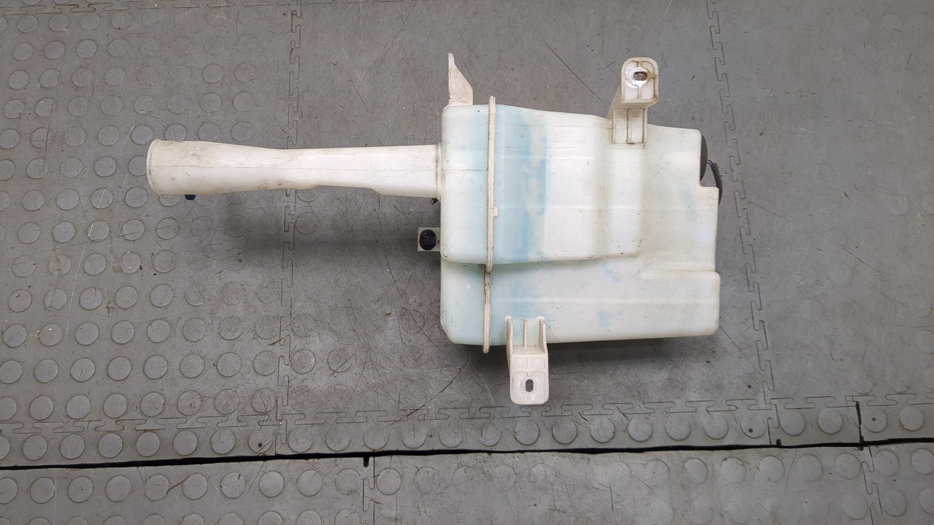 Бачок омывателя лобового стекла