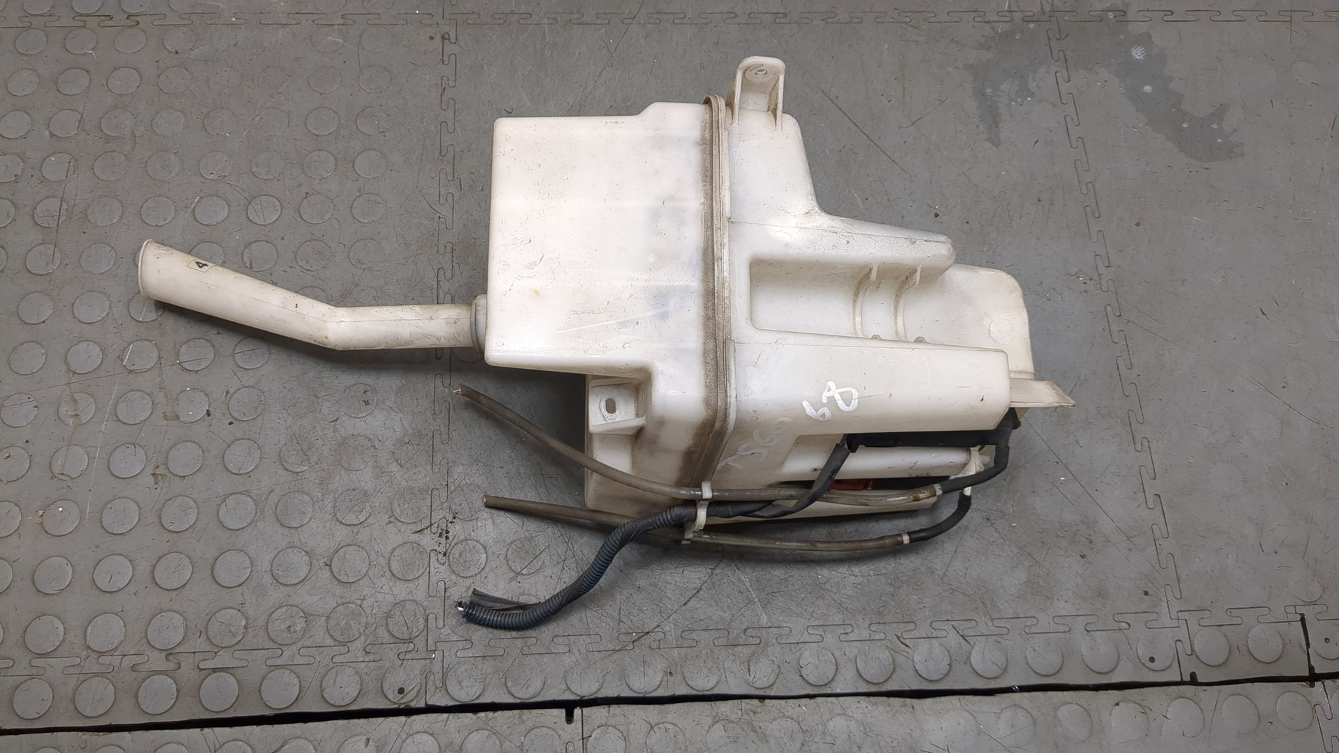 Бачок омывателя лобового стекла