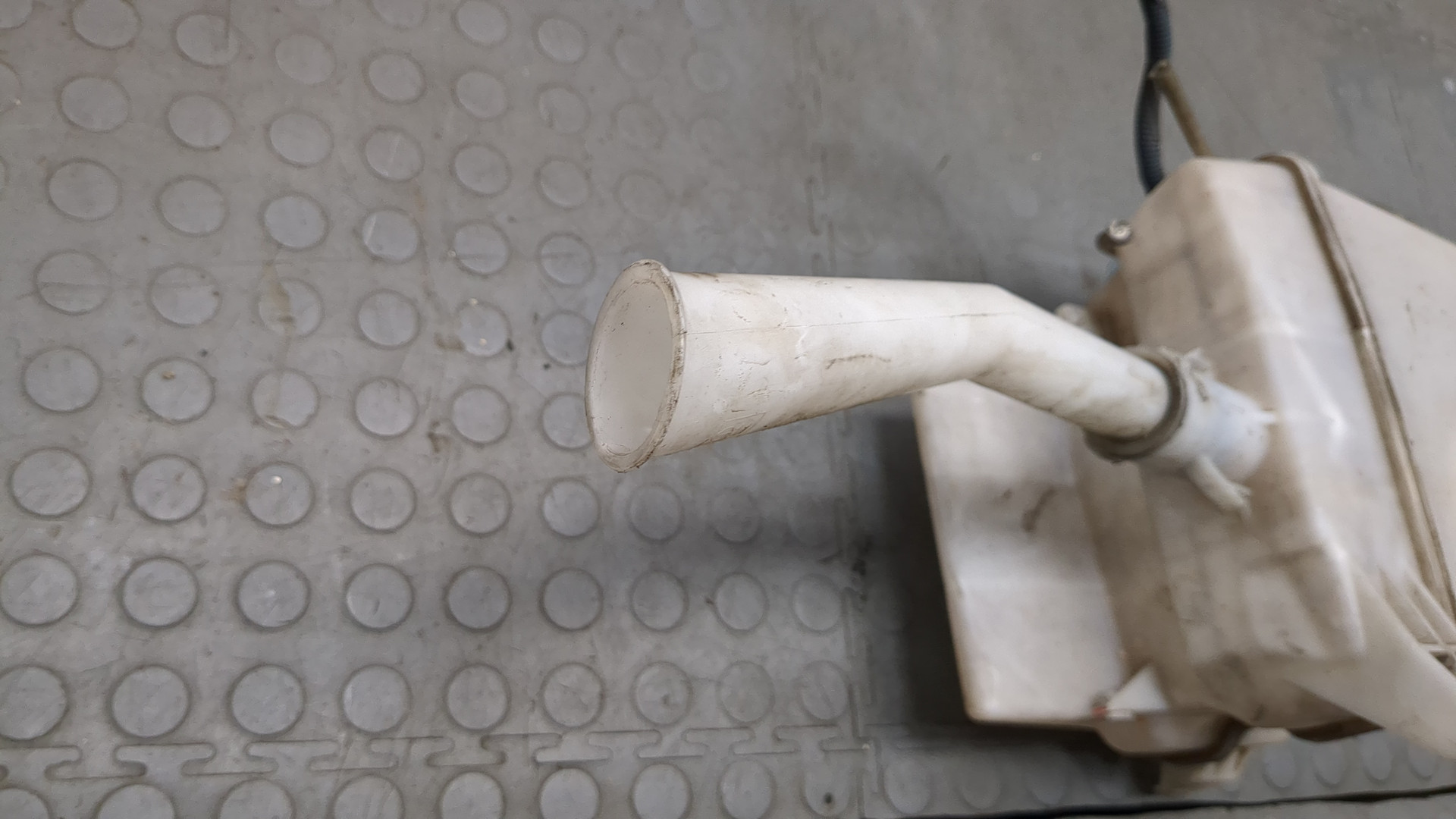 Бачок омывателя лобового стекла