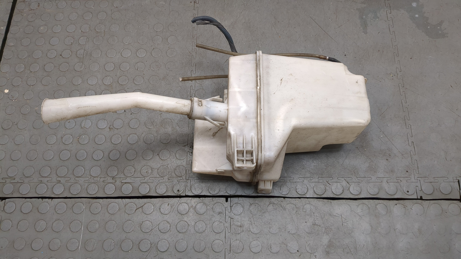 Бачок омывателя лобового стекла