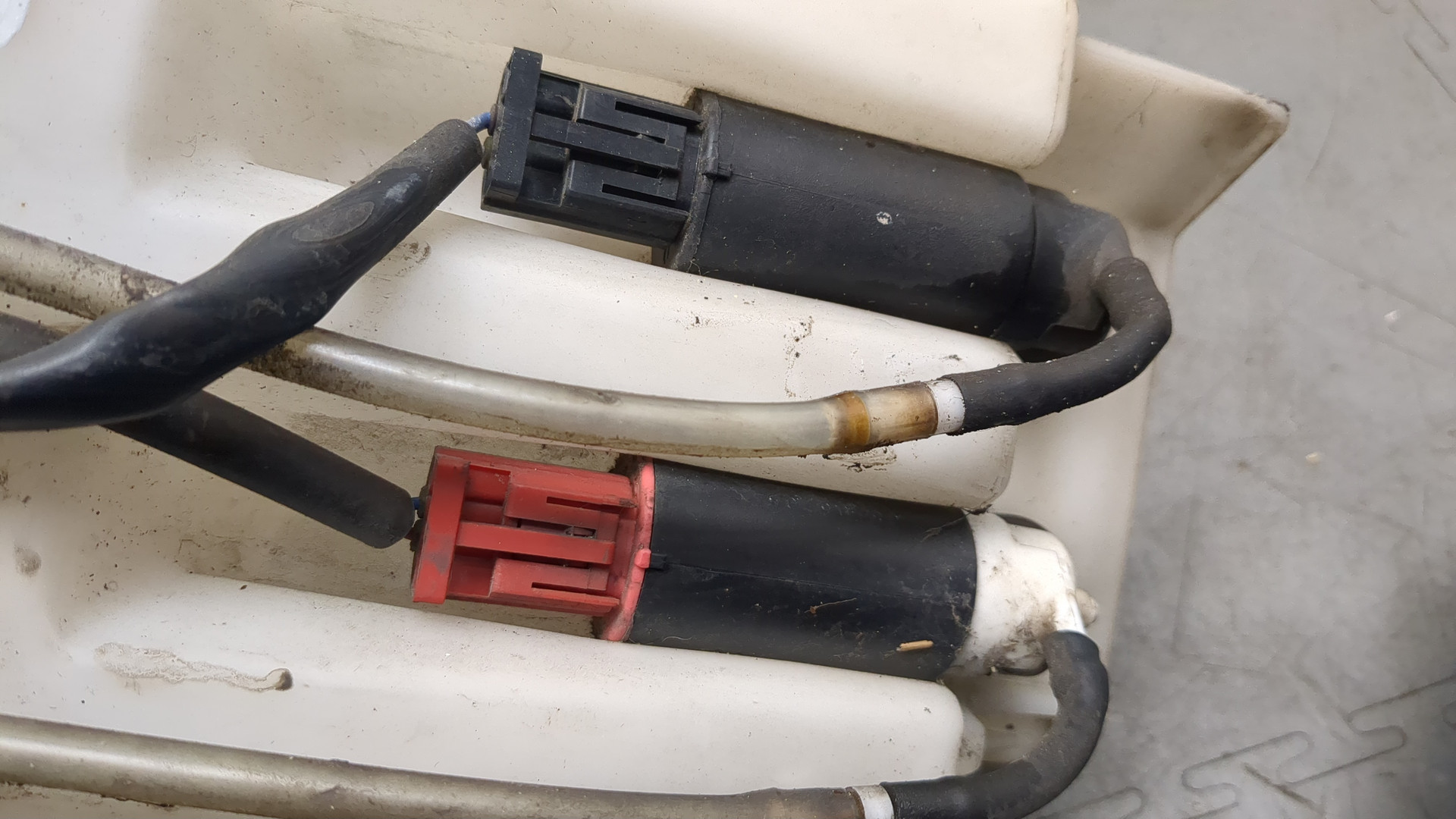 Бачок омывателя лобового стекла