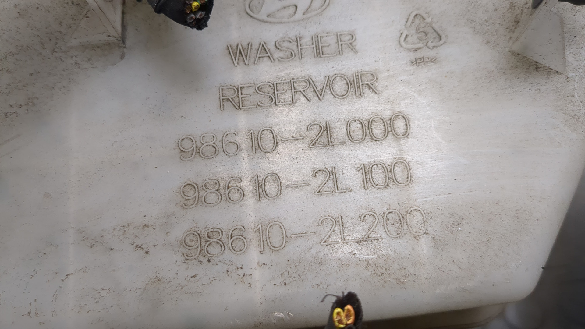 Бачок омывателя лобового стекла