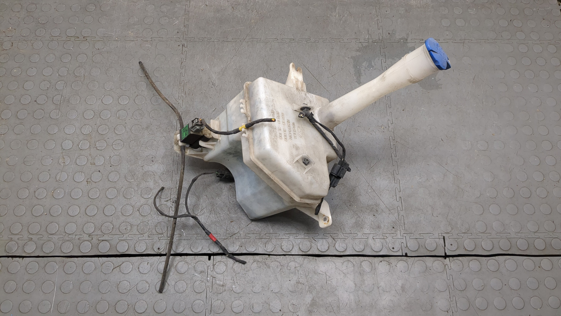 Бачок омывателя лобового стекла