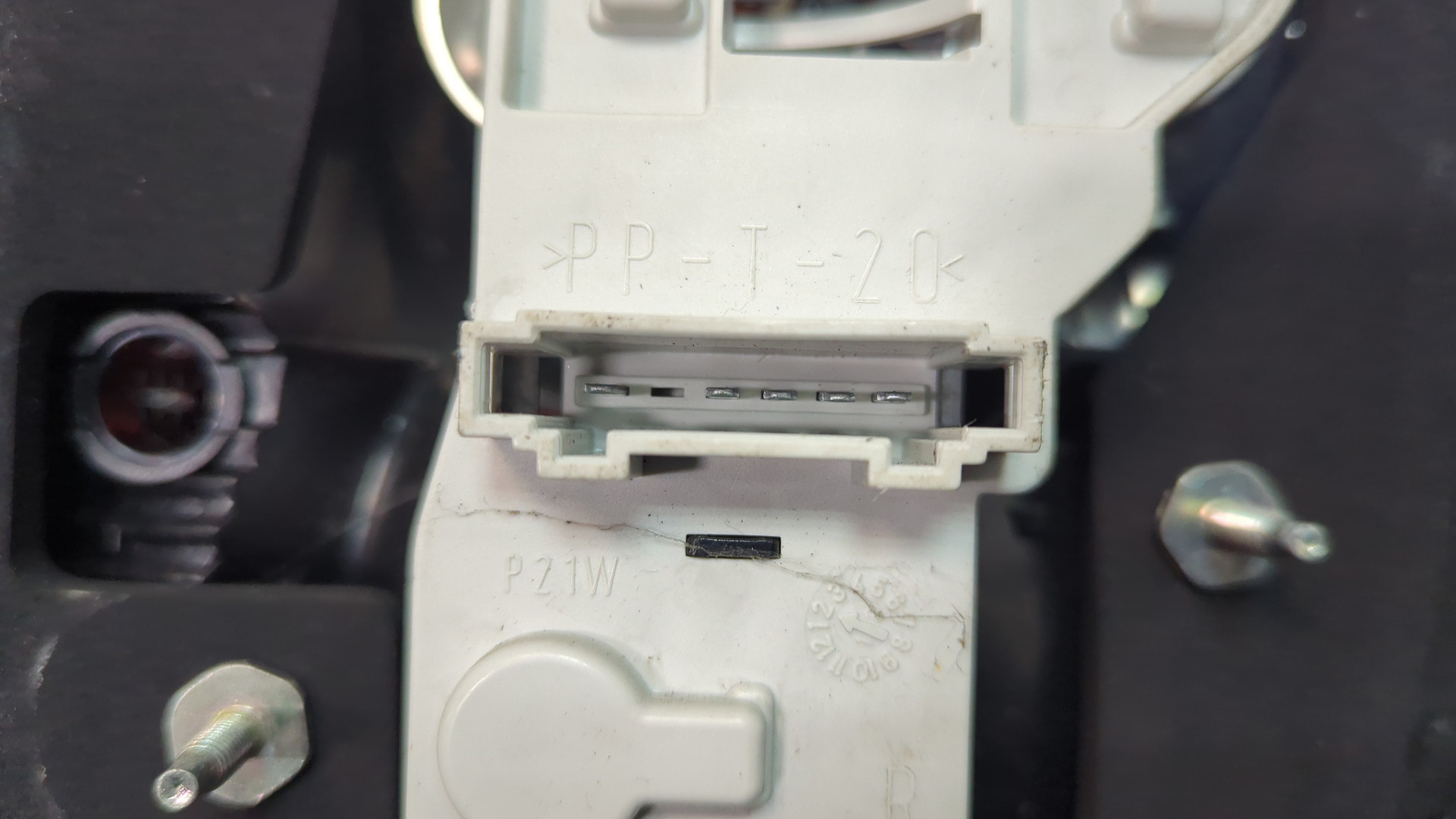 Фонарь задний правый