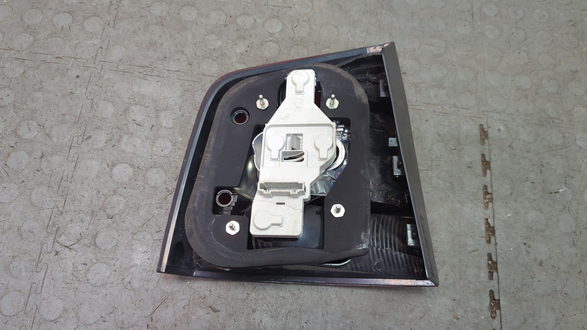 Фонарь задний правый