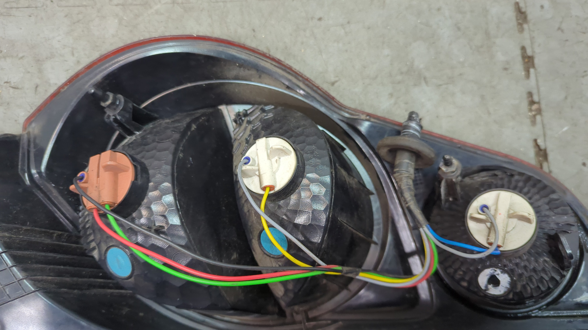 Фонарь задний левый