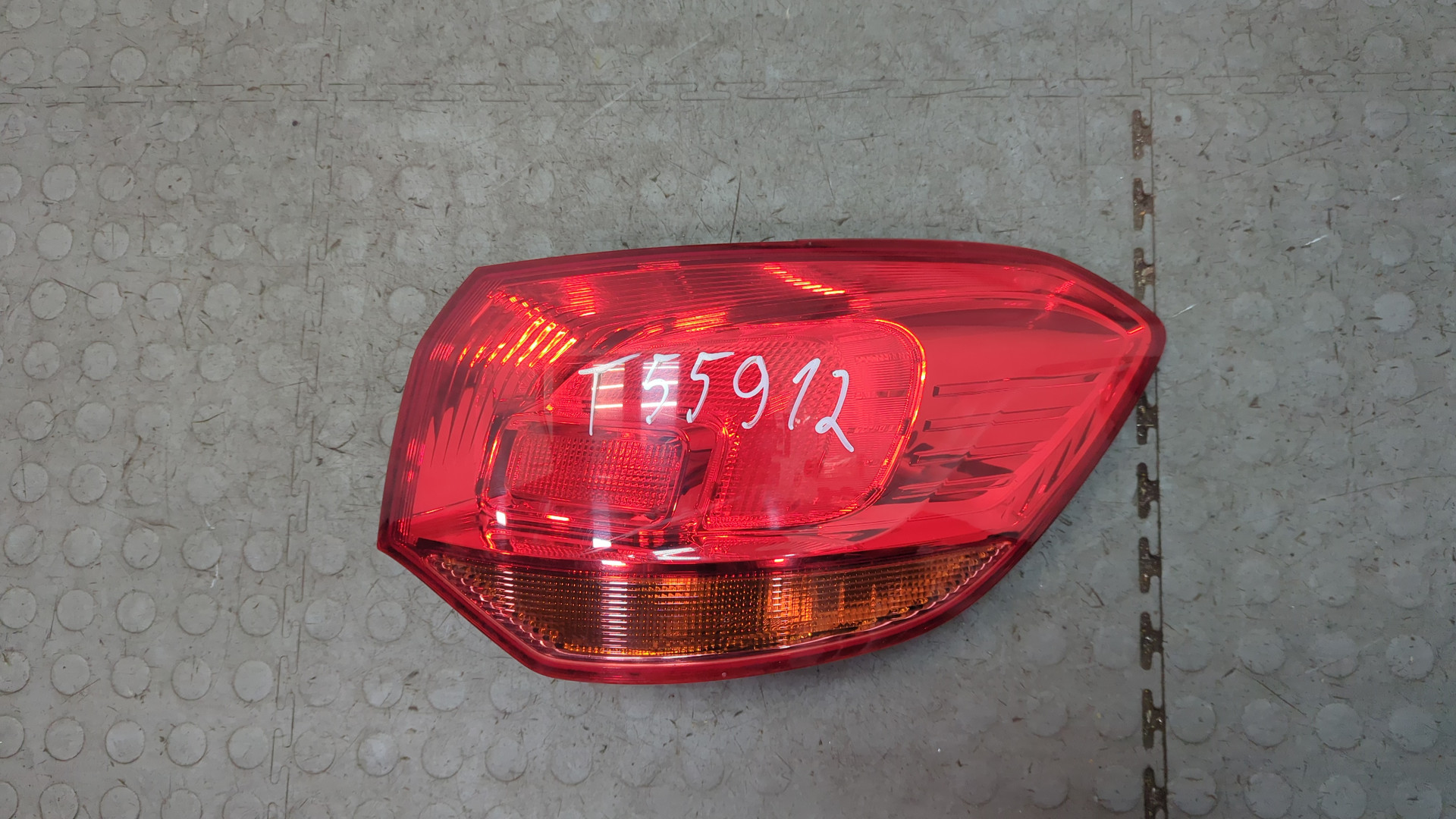 Фонарь задний правый
