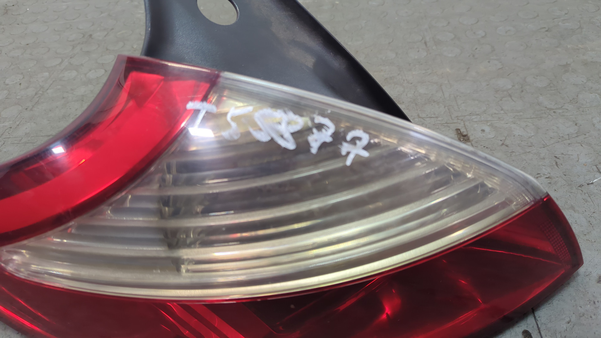 Фонарь задний левый