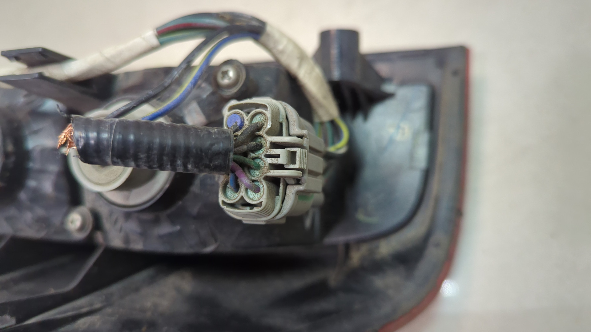 Фонарь задний правый