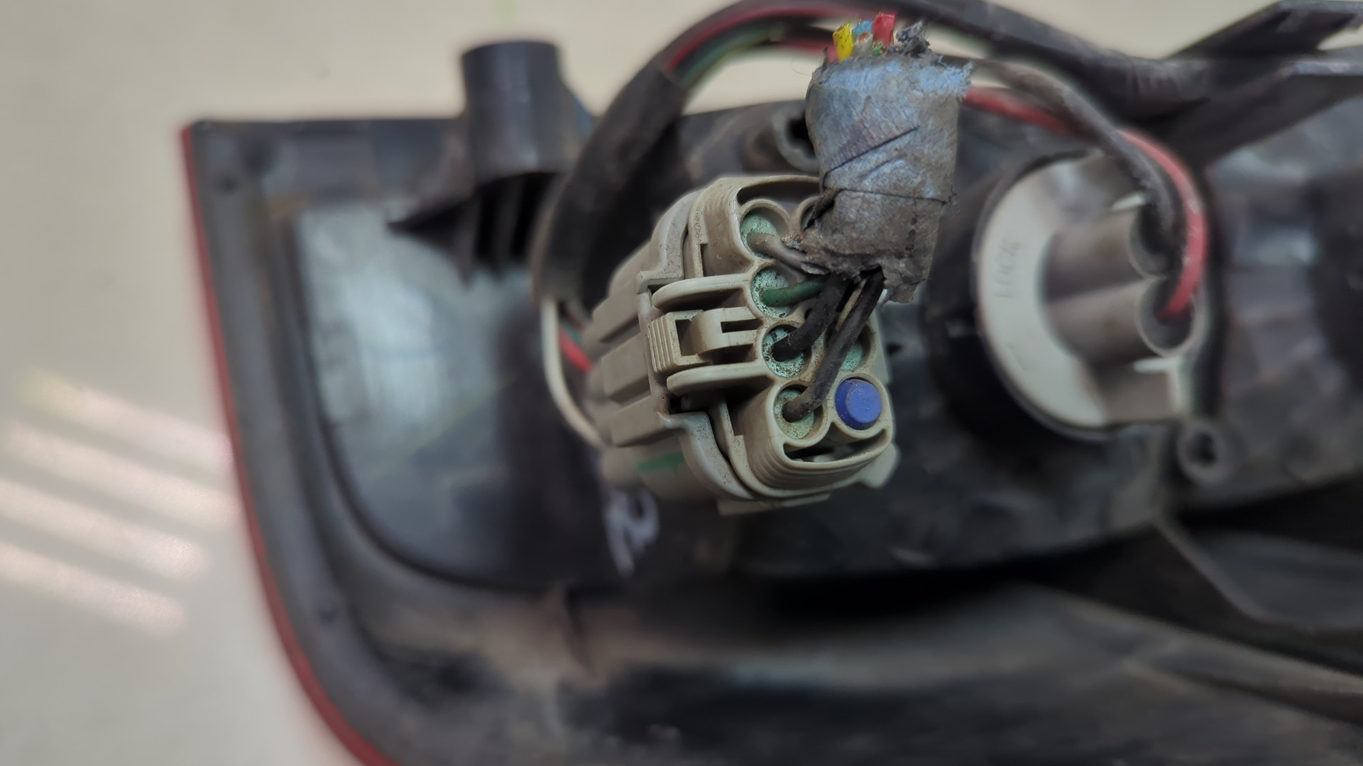 Фонарь задний левый