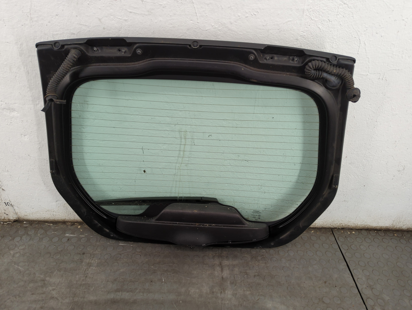 Дверь багажника