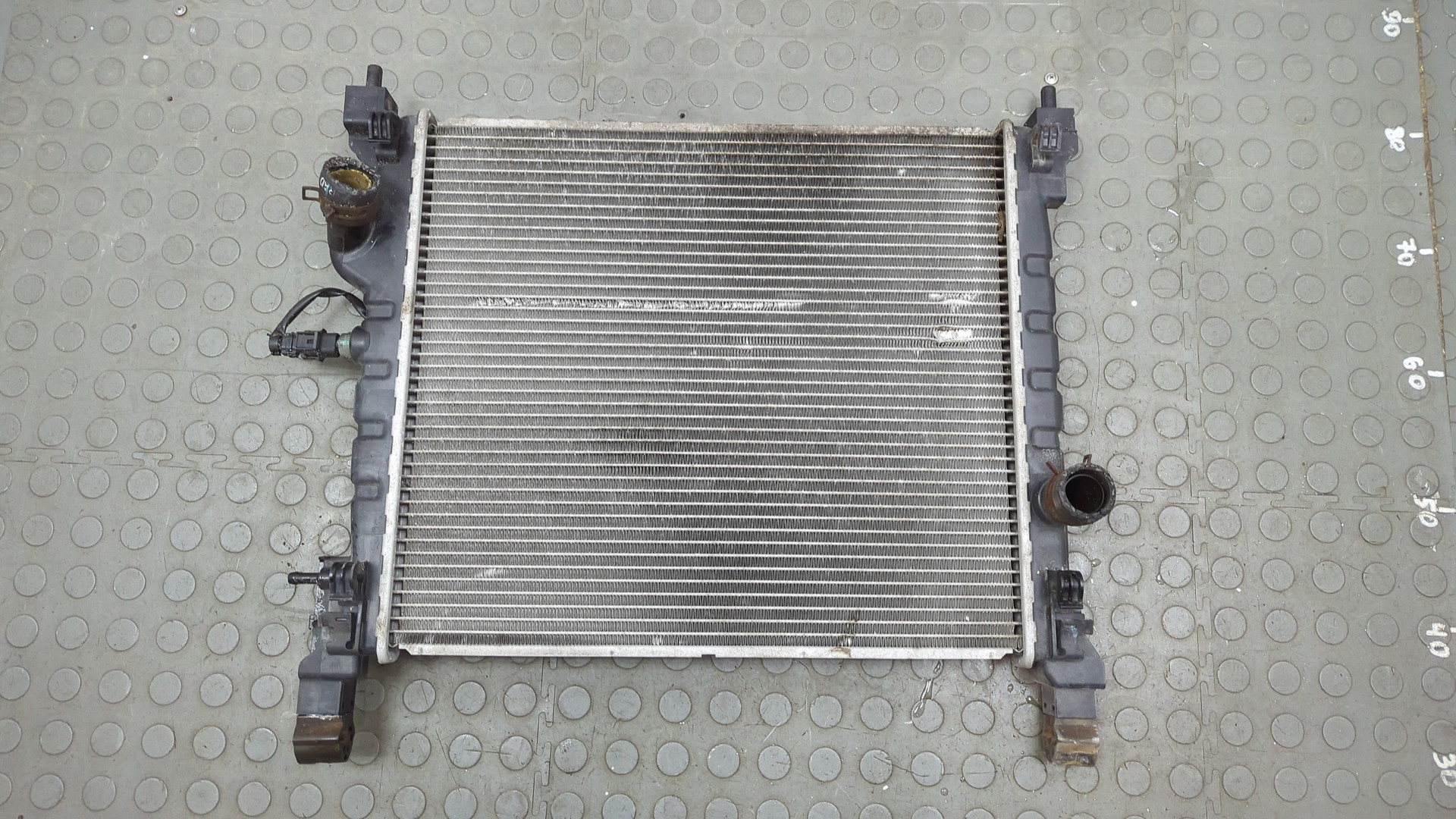 Радиатор охлаждения двигателя основной