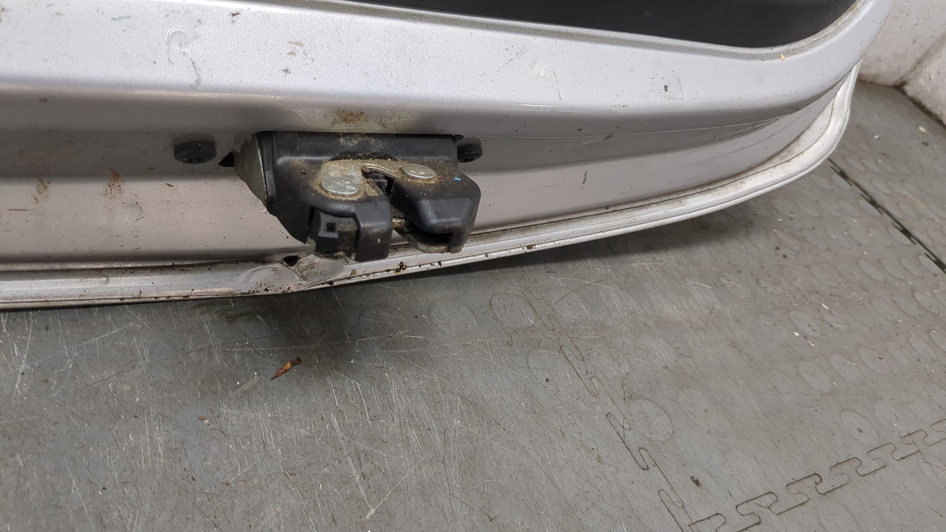 Дверь багажника