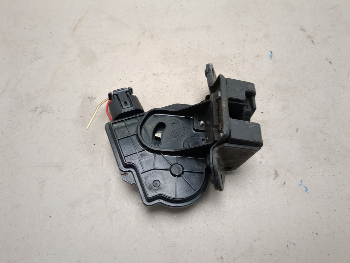 Замок багажника