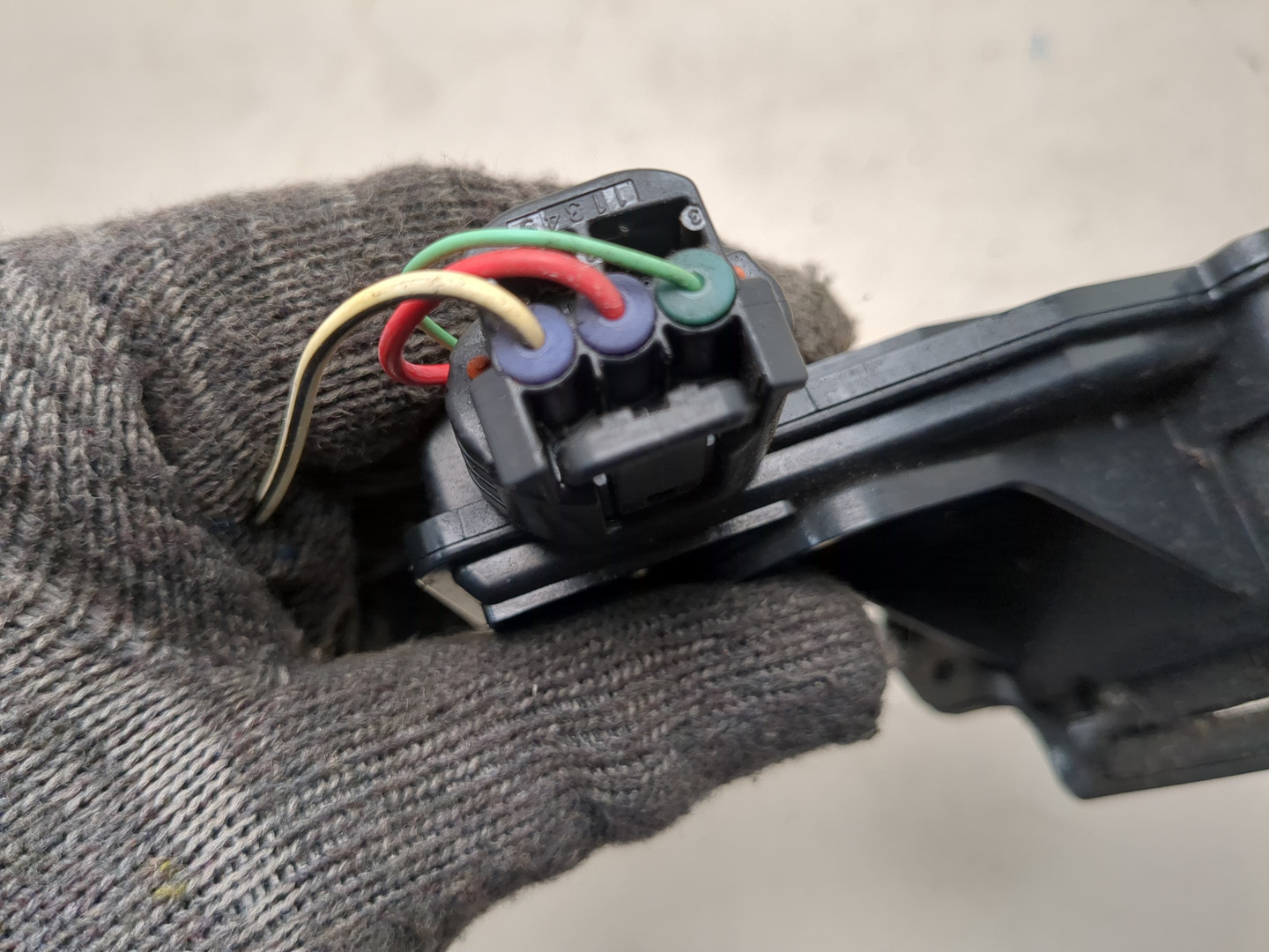 Замок багажника