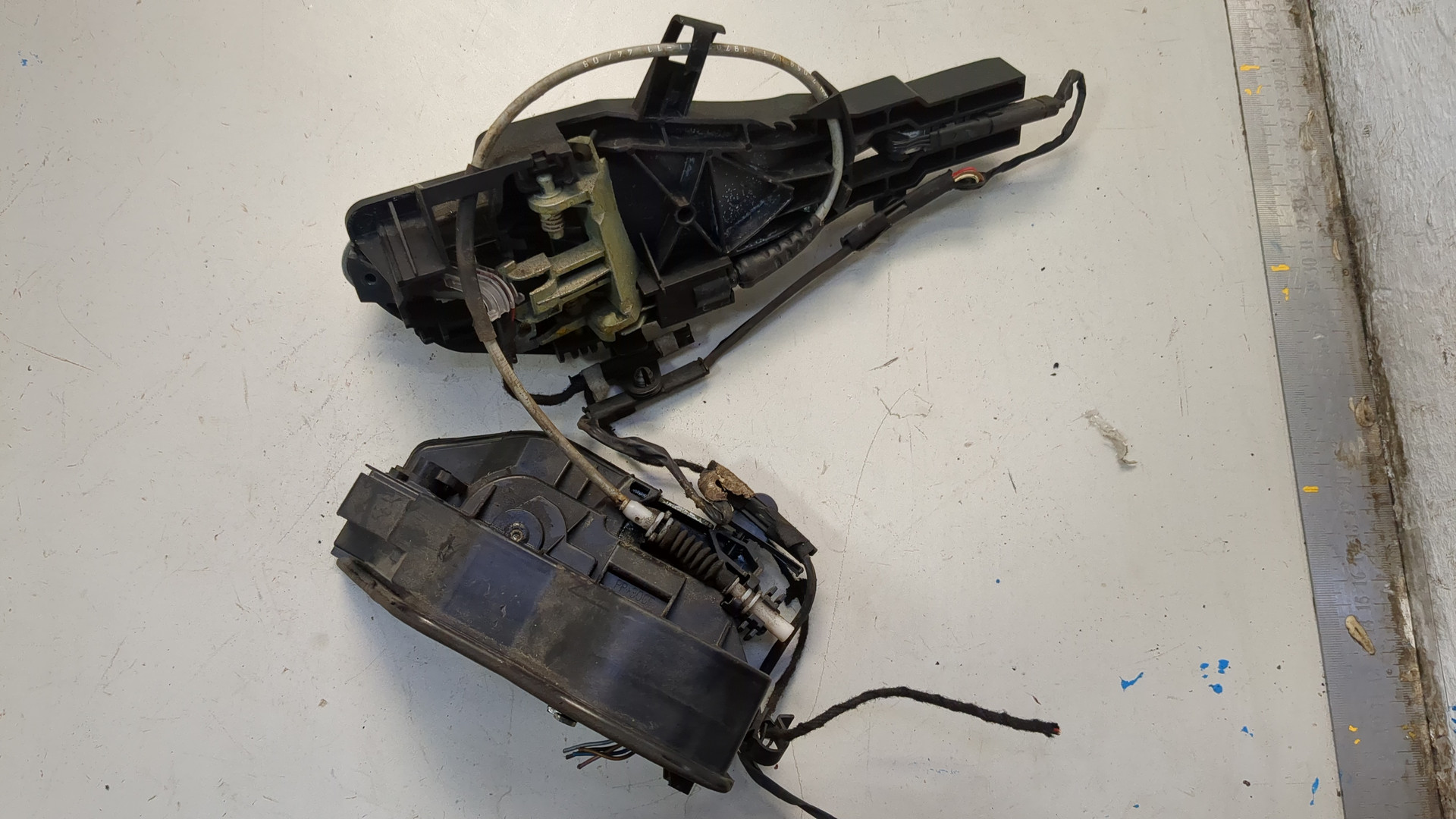 Замок двери задней левой