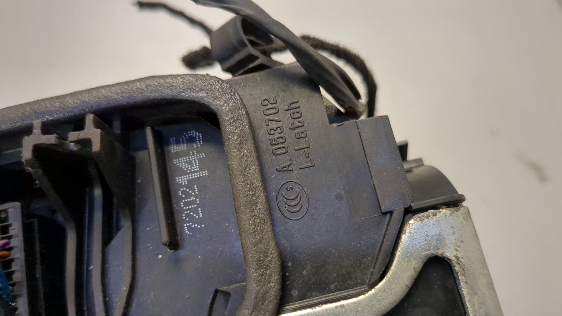 Замок двери задней левой