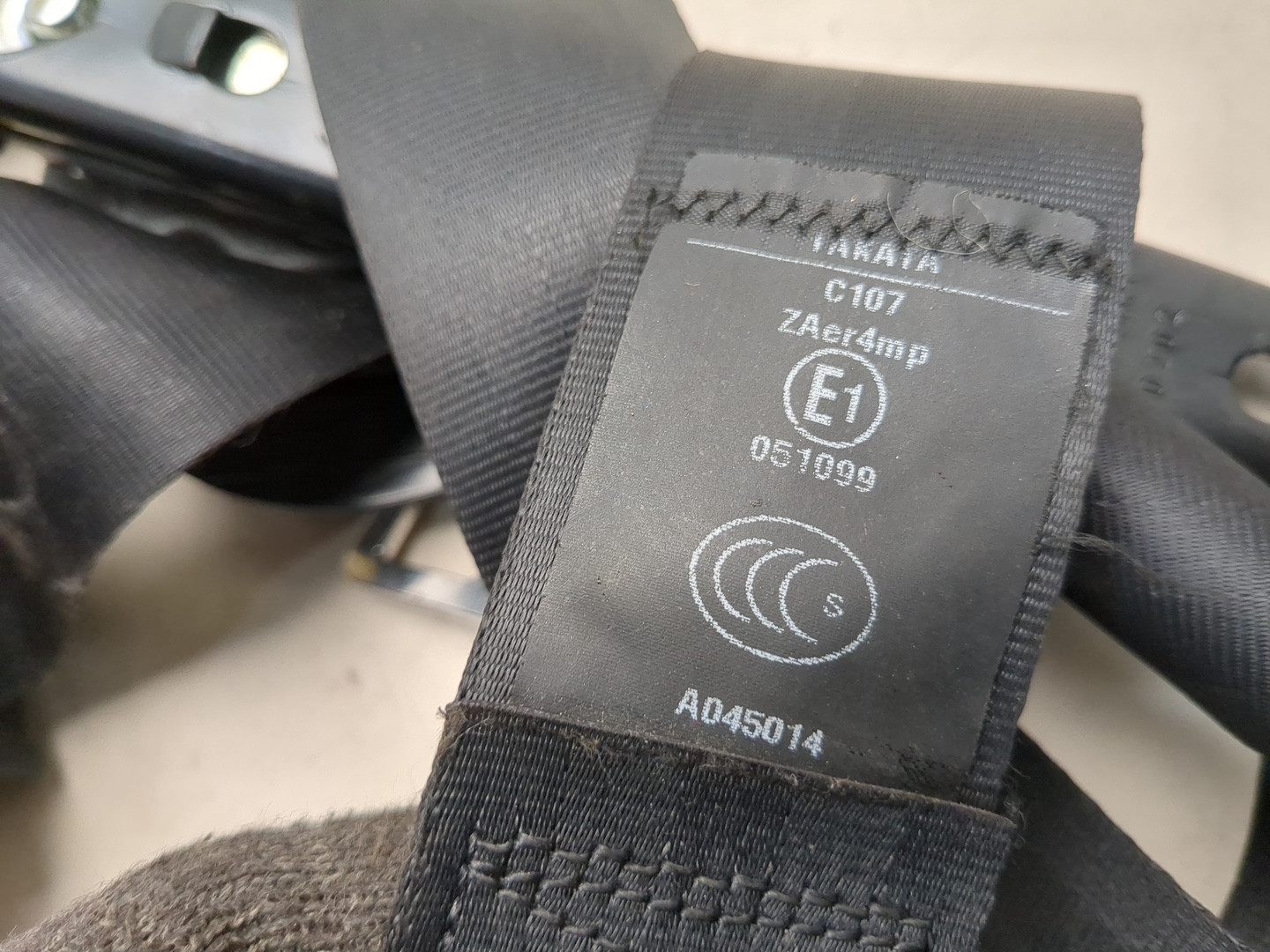 Ремень безопасности