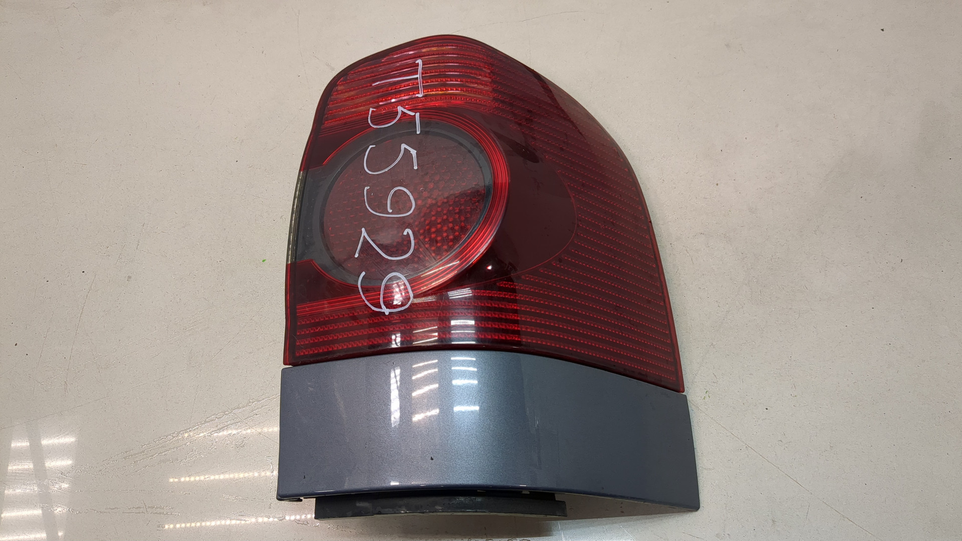 Фонарь задний правый