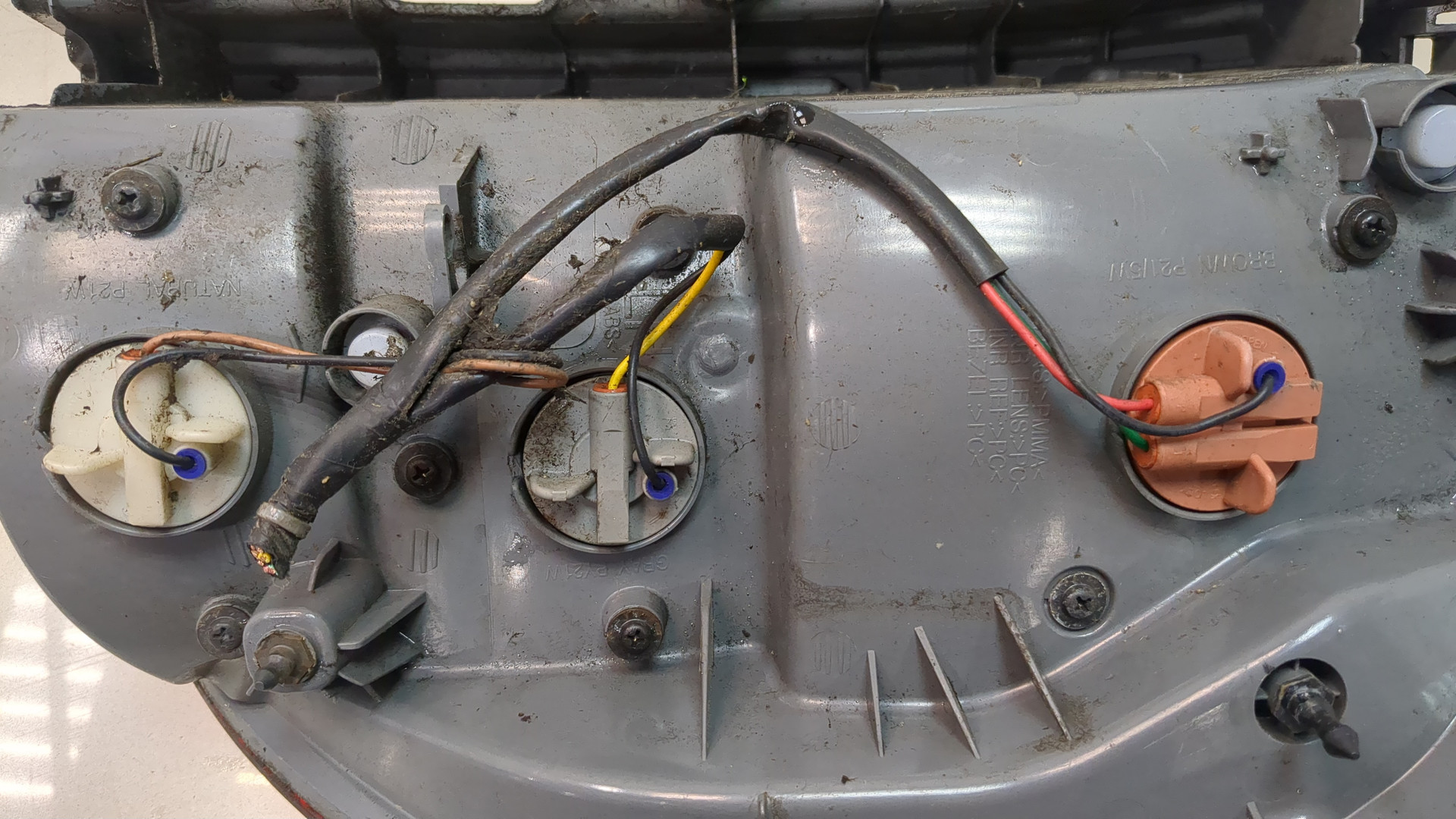 Фонарь задний левый