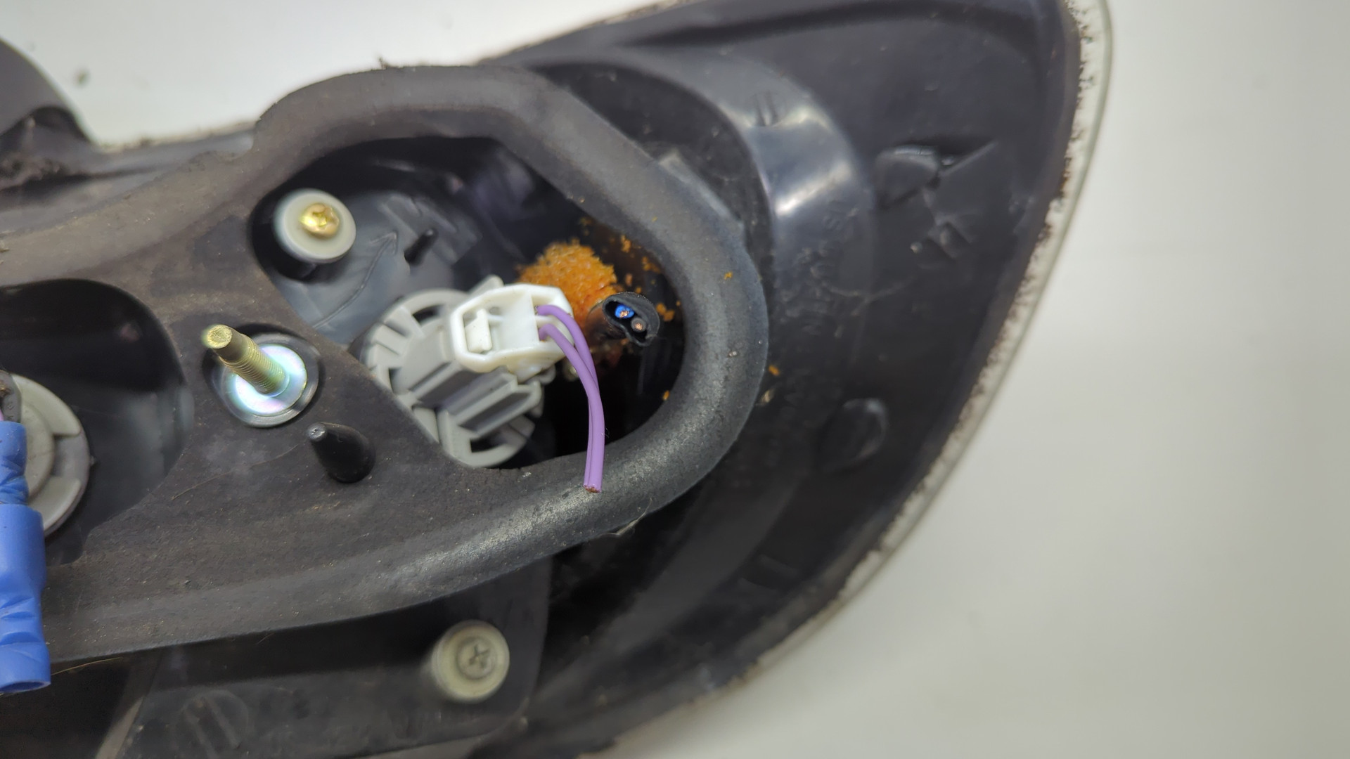 Фонарь задний левый