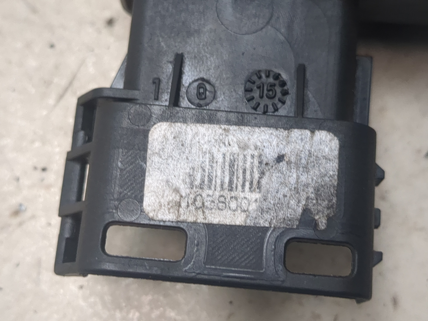 Замок двери передней левой