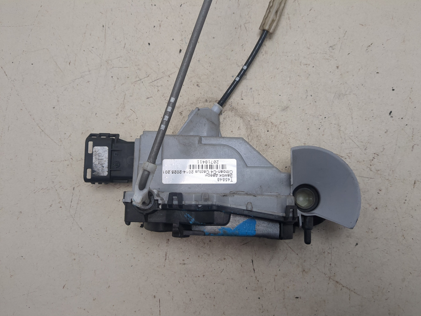 Замок двери передней левой