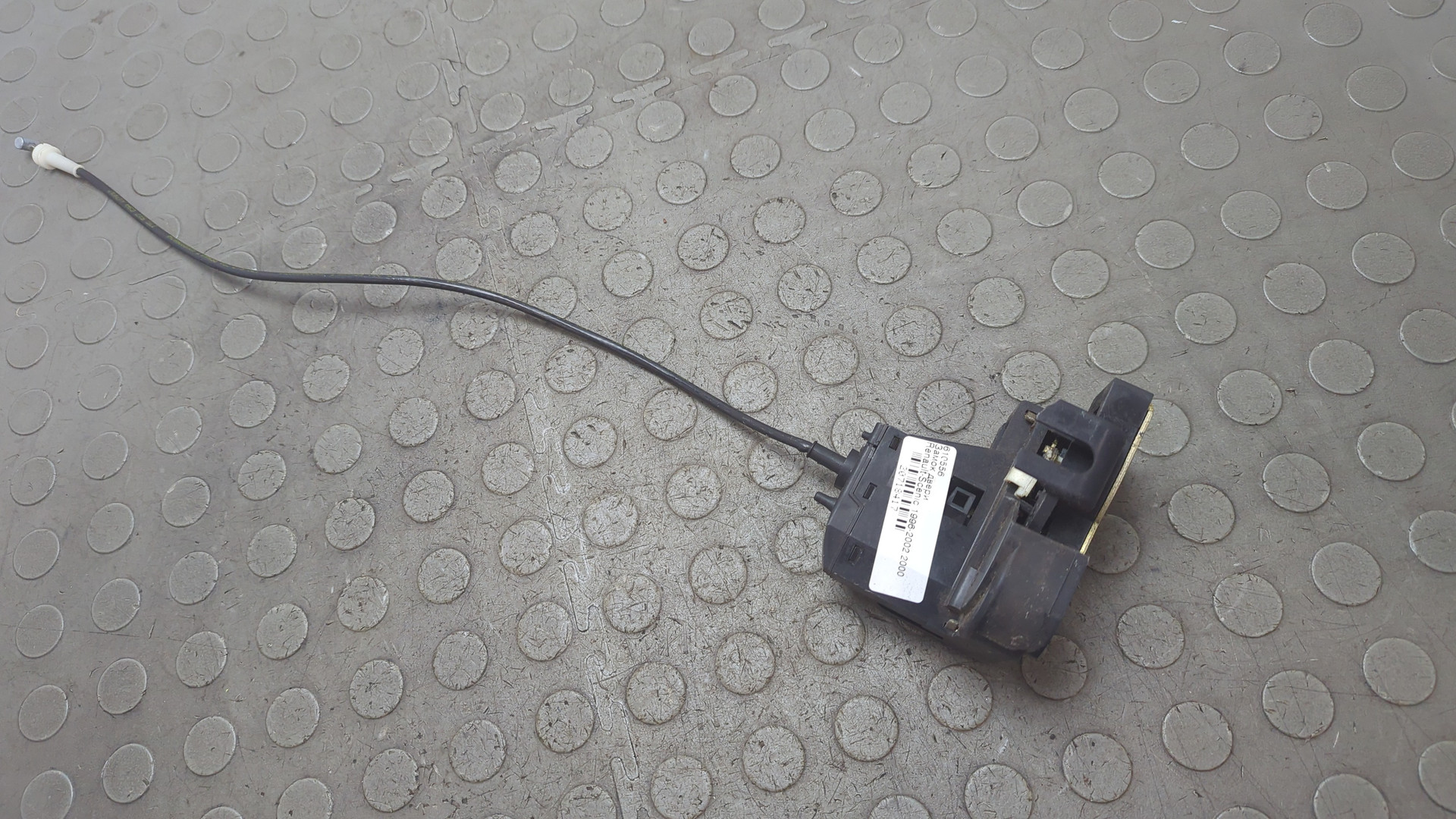 Замок двери передней правой