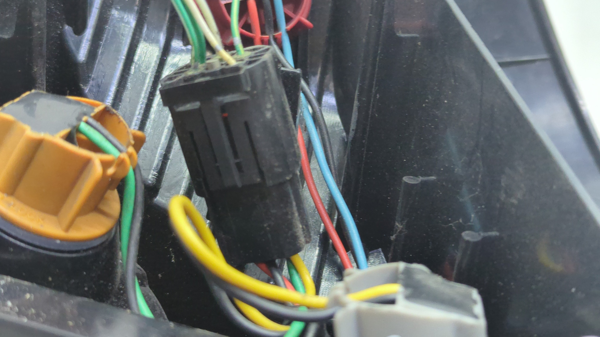 Фонарь задний правый