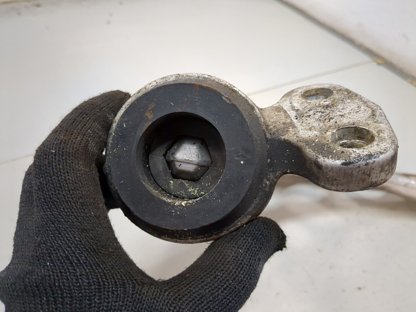 Рычаг передний правый