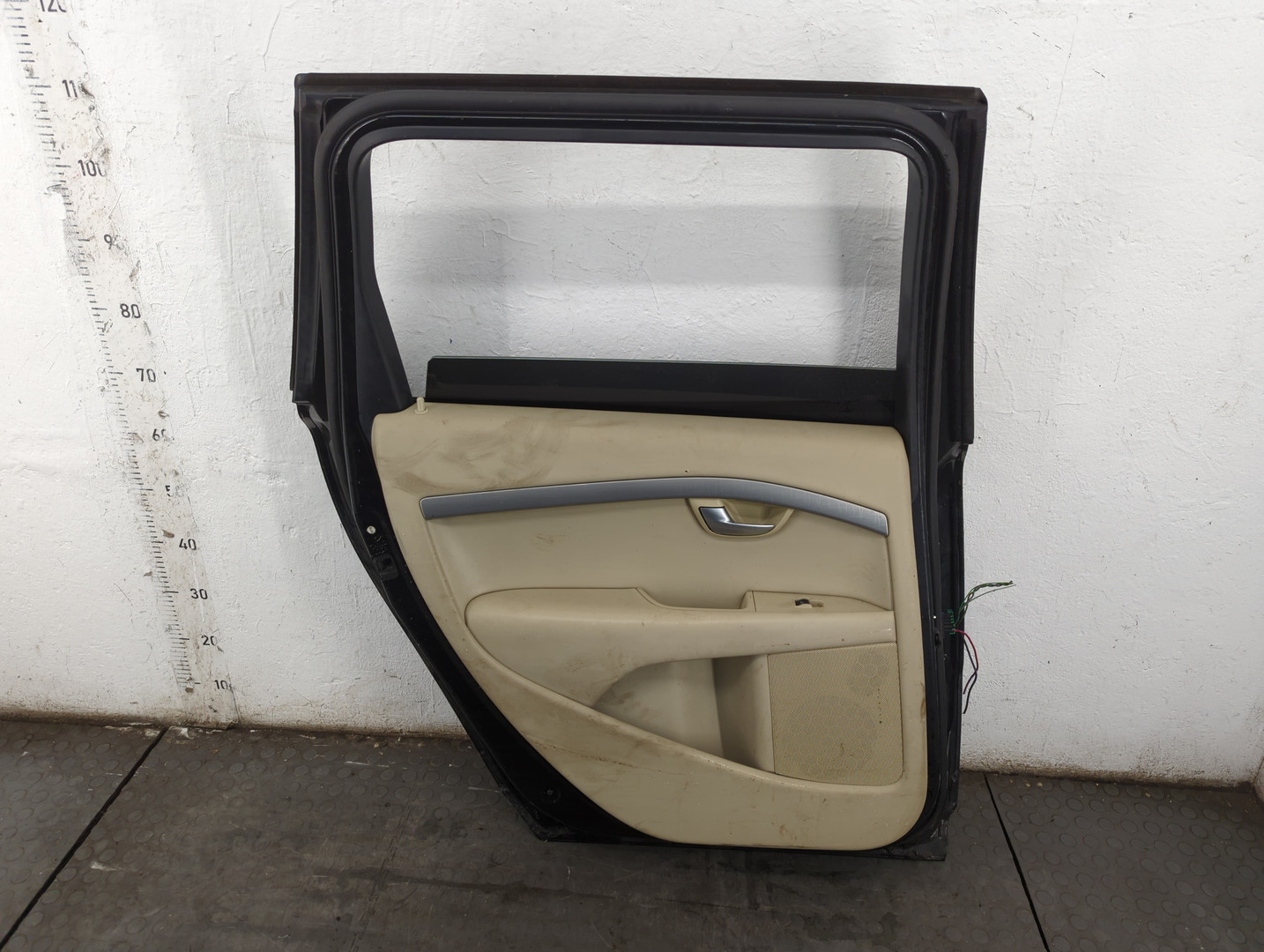 Дверь задняя левая