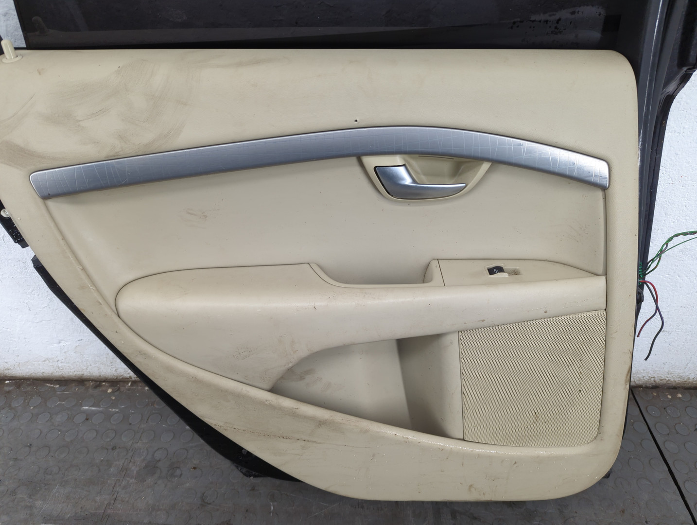 Дверь задняя левая