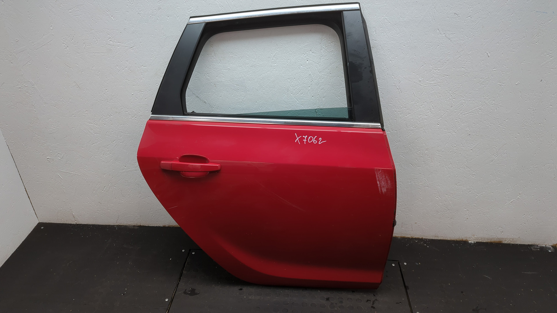 Дверь задняя правая