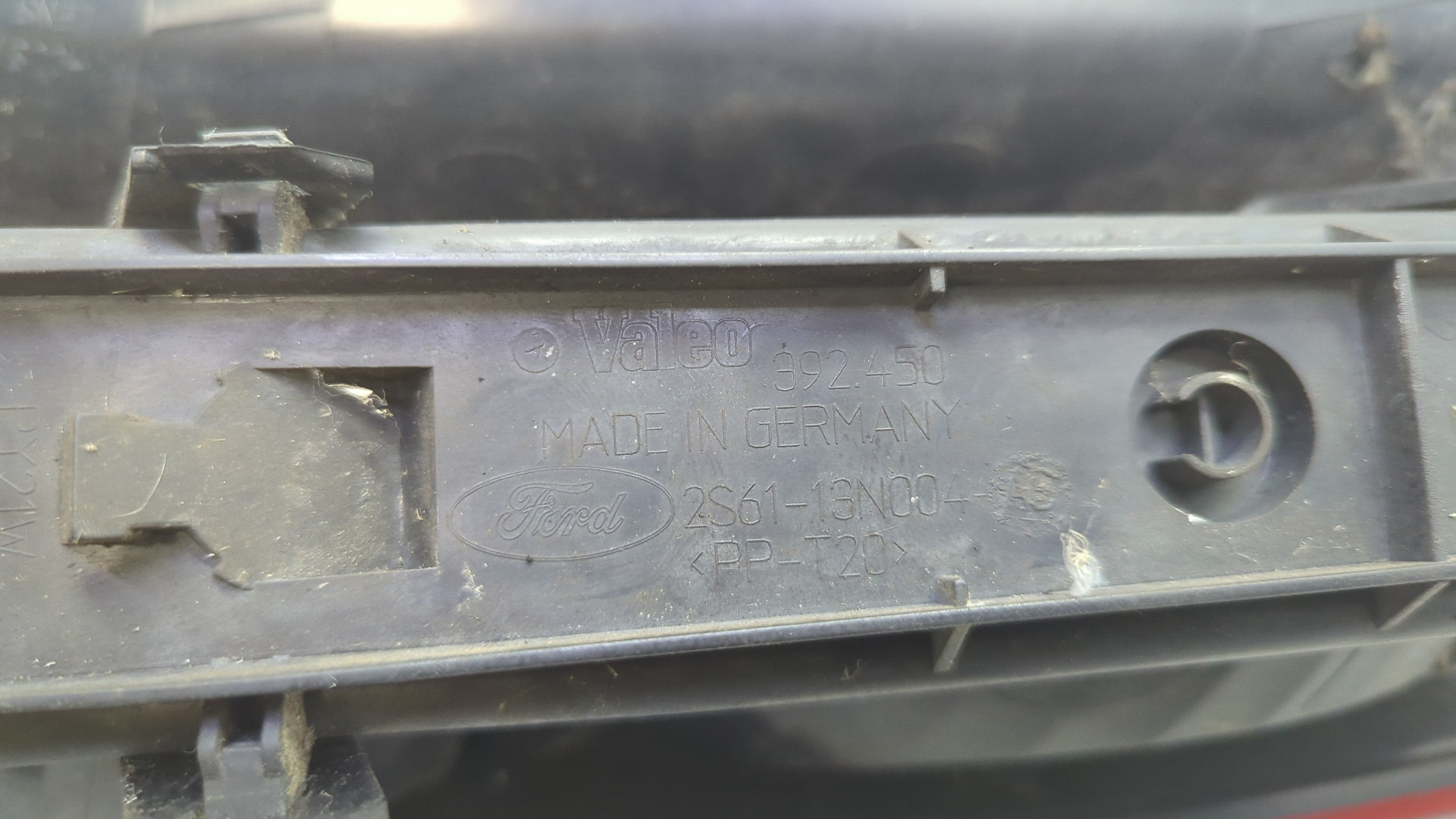 Фонарь задний левый