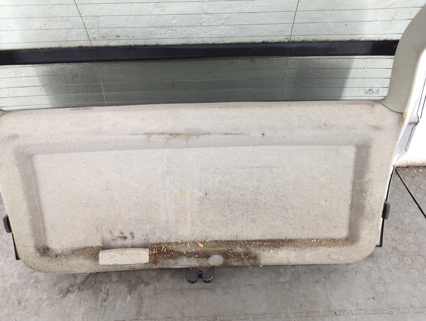 Дверь багажника