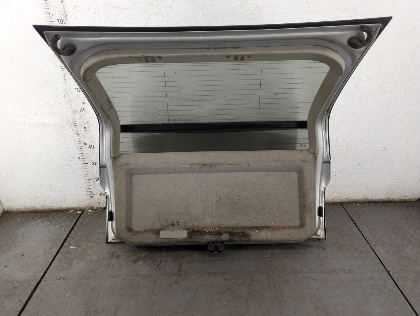 Дверь багажника