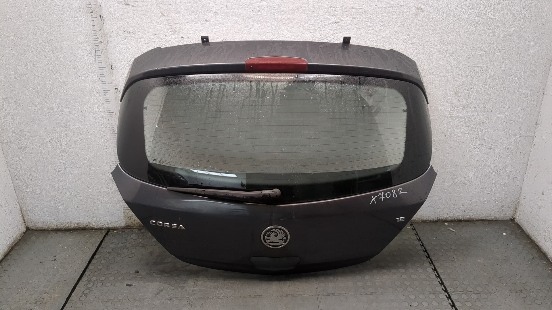 Дверь багажника