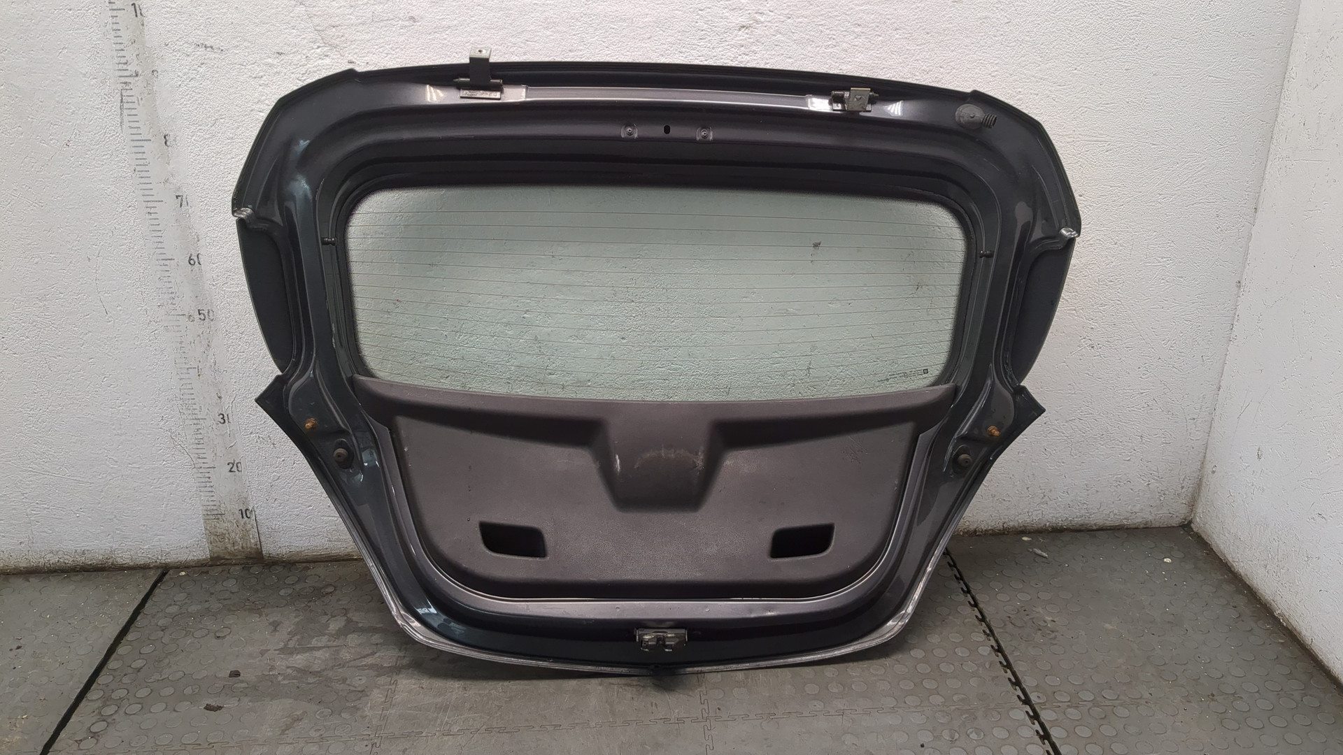 Дверь багажника