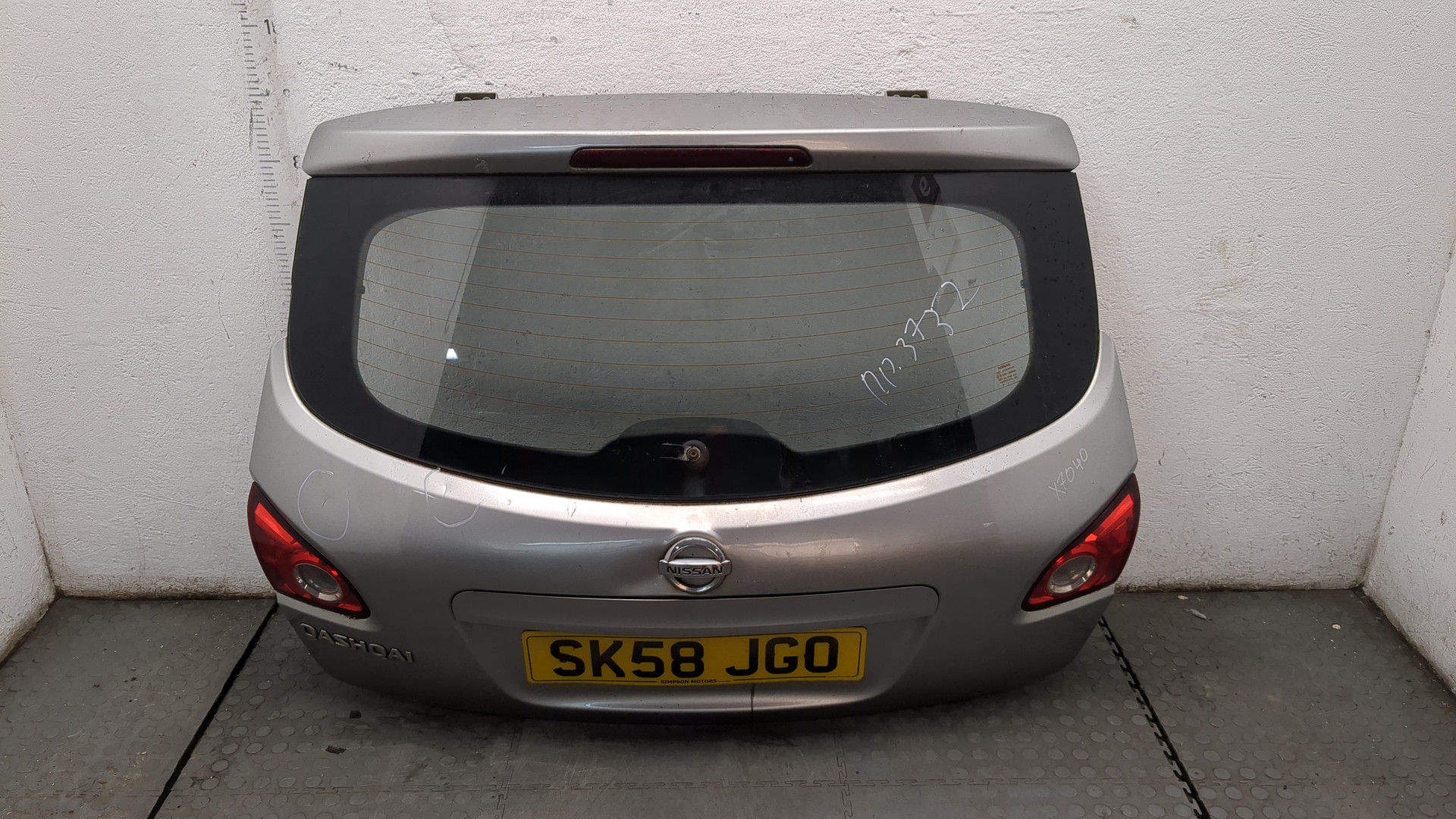 Дверь багажника