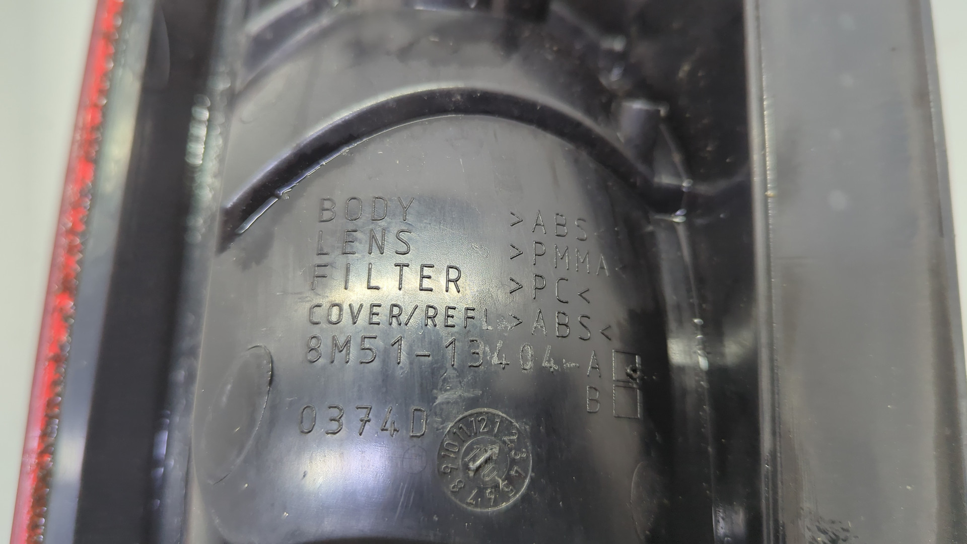 Фонарь задний правый