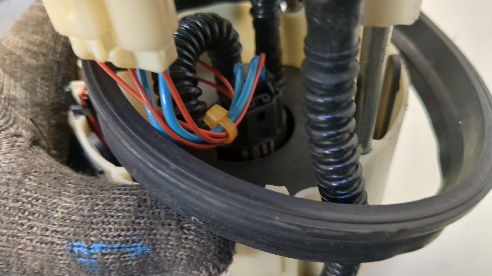 Насос топливный электрический