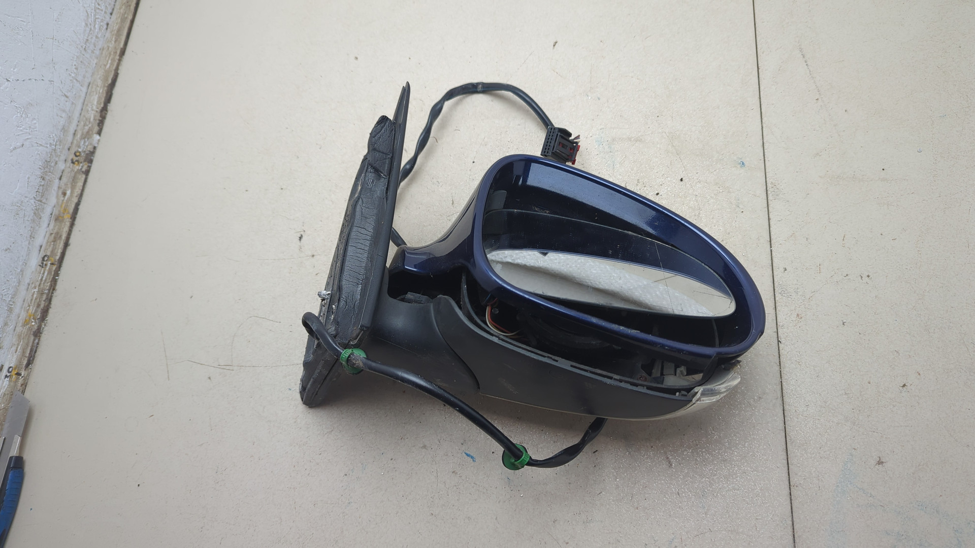 Зеркало правое электрическое